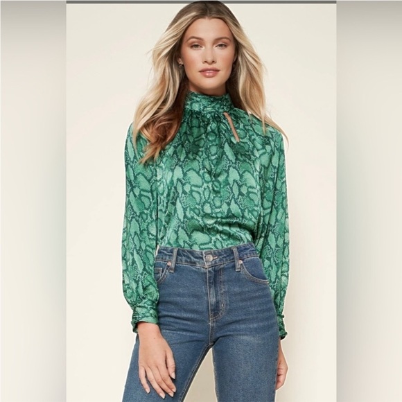 Gwendolyn Snake Mock Neck Blouse green size small - Picture 2 of 14